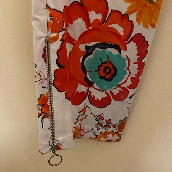 Slim fit pant with two zipper in the cuffs - Picture 3 of 6